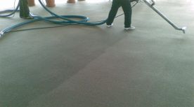 Perfect Cleaning personas lavando suelo