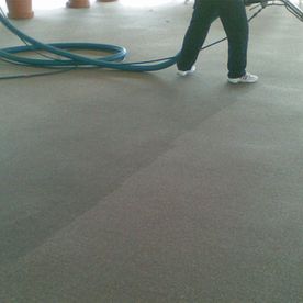 Perfect Cleaning personas lavando suelo